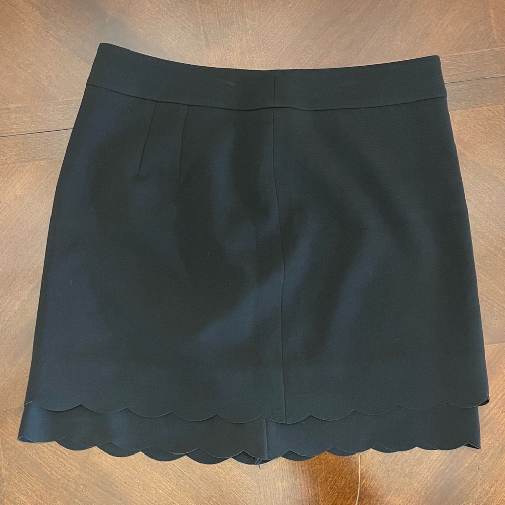 LOFT sz 8 Black Scalloped Mini Skirt